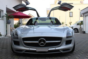 Mercedes-SLS-AMG-Luxury-Motors-ch